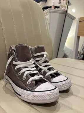 NEVER WORN Converse High-Top Canvas Sneaker in White and Tan